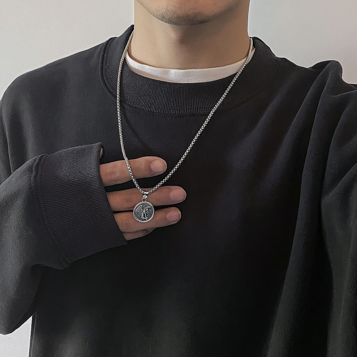 Retro Round Card Necklace Fashion All-Match Sweater